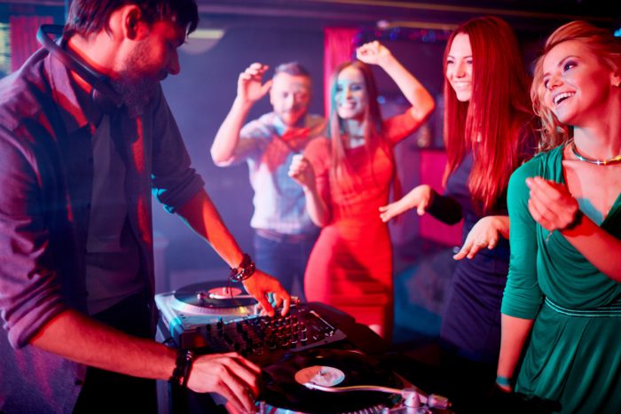 DJ Partystimmung machen